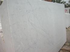 Lieferung polierte Unmaßplatten 2 cm aus Natur Marmor BIANCO CARRARA C E-O461. Detail Bild Fotos 