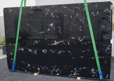 Lieferung polierte Unmaßplatten 0.8 cm aus Natur Marmor BLACK PRESTIGE 1496. Detail Bild Fotos 