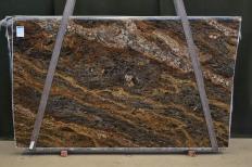 Lieferung polierte Unmaßplatten 3 cm aus Natur Granit MAGMA 2556. Detail Bild Fotos 
