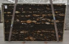 Lieferung polierte Unmaßplatten 3 cm aus Natur Granit MAGMA BQ01825. Detail Bild Fotos 