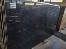 Lieferung polierte Unmaßplatten 2 cm aus Natur Granit PORTOROSE D0018. Detail Bild Fotos 